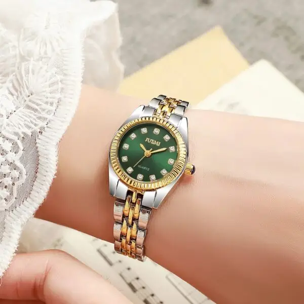 Elegant feminine temperament, Aurora watch with small dial, diamond bracelet, quartz watch.