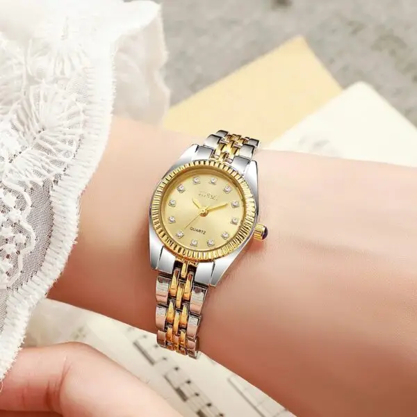 Elegant feminine temperament, Aurora watch with small dial, diamond bracelet, quartz watch.